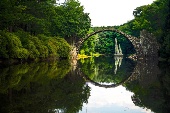 De Rakotzbrücke, in de volksmond ook wel 